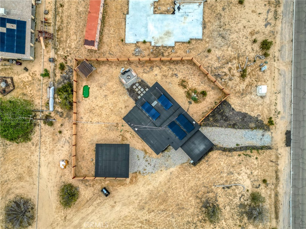 https://media.crmls.org/medias/f8917106-7504-49d8-bc04-24aa17140f32.jpg?preset=X-Large