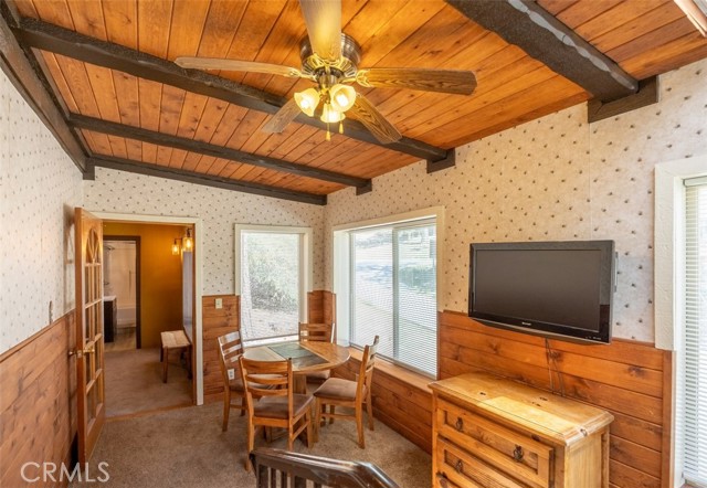 Detail Gallery Image 19 of 39 For 789 Iris Dr, Big Bear Lake,  CA 92315 - 3 Beds | 3 Baths