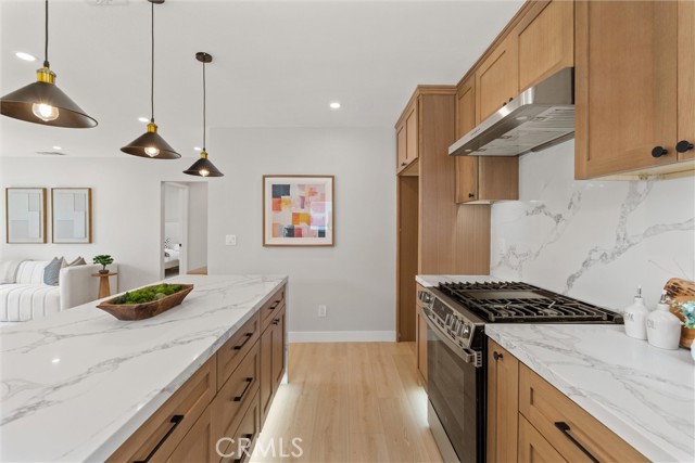 213 N Flower Street, Orange CA: https://media.crmls.org/medias/f8922563-f690-473a-8267-a8c3c6f570b8.jpg