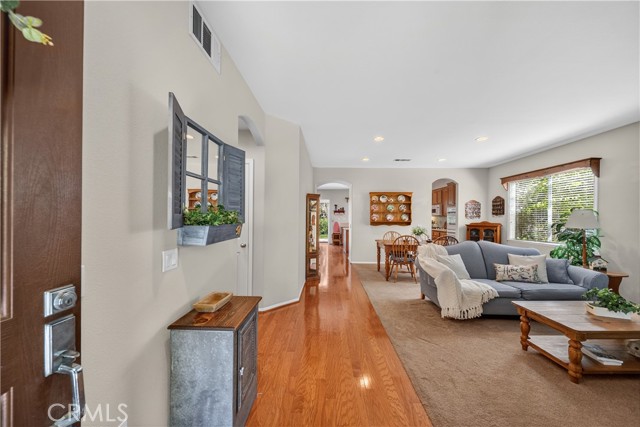 Detail Gallery Image 10 of 68 For 22262 Trinity Pl, Saugus,  CA 91390 - 5 Beds | 3 Baths