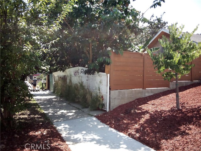 1127 N Commonwealth Avenue, Los Angeles CA: https://media.crmls.org/medias/f89343a7-8566-41c6-9401-c76950f65645.jpg