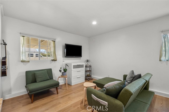 19539 Gault Street, Reseda CA: https://media.crmls.org/medias/f8940c6e-2edc-4e1c-88fc-392ec212983f.jpg