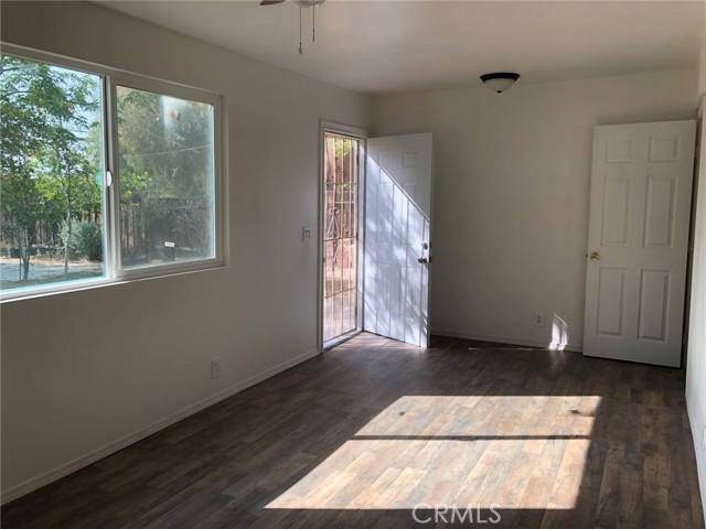 411 N Main, Lake Elsinore CA: https://media.crmls.org/medias/f8956304-e357-4d1a-b59d-39dd999691d9.jpg