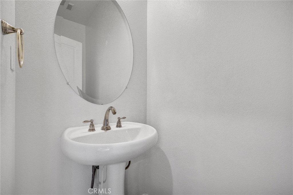 https://media.crmls.org/medias/f8958168-4d32-4228-9575-195accc527bb.jpg?preset=X-Large