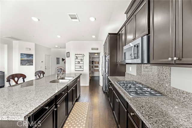 37629 Fiesta Flower Street, Murrieta CA: https://media.crmls.org/medias/f895e7f6-4958-4a99-b238-25b7f6d377c1.jpg