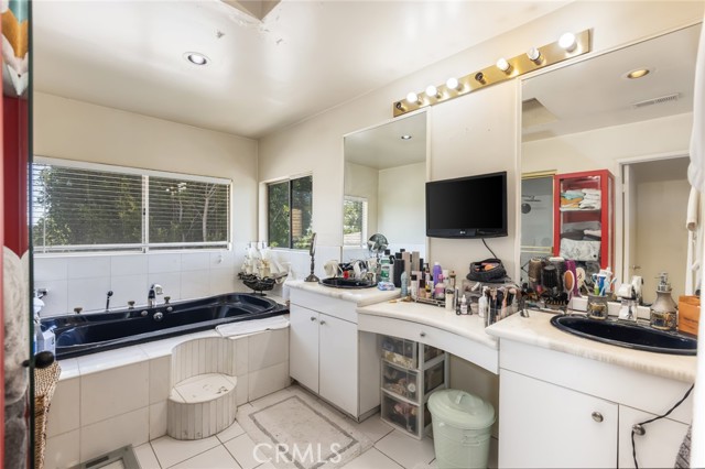 Detail Gallery Image 24 of 35 For 22439 De Kalb Dr, Calabasas,  CA 91302 - 5 Beds | 4 Baths