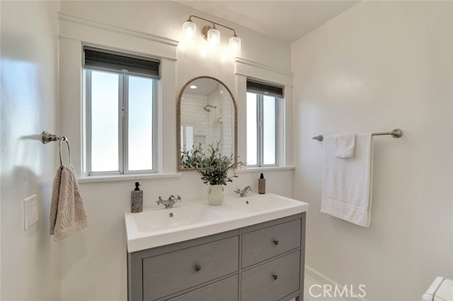 Detail Gallery Image 22 of 40 For 337 N Beachwood, Los Angeles,  CA 90004 - 3 Beds | 2 Baths