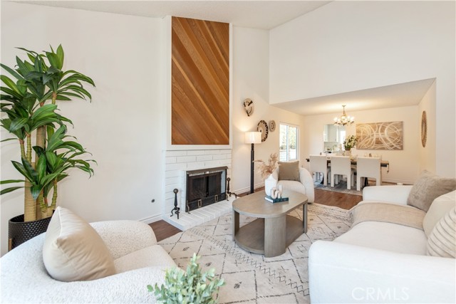 Detail Gallery Image 2 of 32 For 2536 Greenhill Dr, Fullerton,  CA 92833 - 4 Beds | 2 Baths