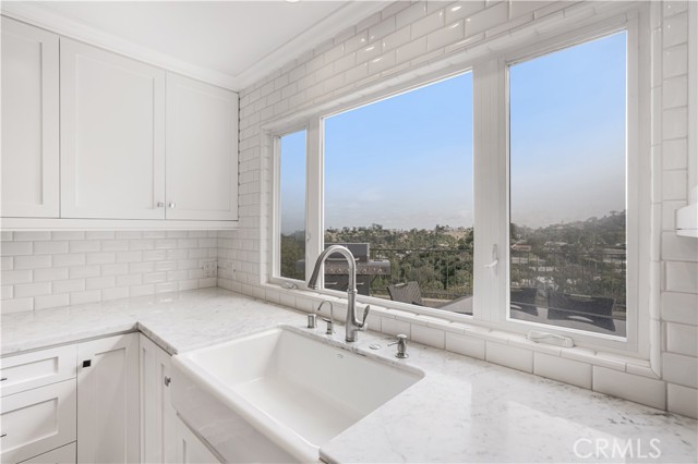 Detail Gallery Image 14 of 41 For 8407 Skyline Dr, Los Angeles,  CA 90046 - 4 Beds | 2/1 Baths