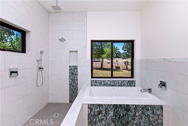 Detail Gallery Image 36 of 68 For 17370 Rodeo Rd, Lake Elsinore,  CA 92530 - 4 Beds | 3/1 Baths