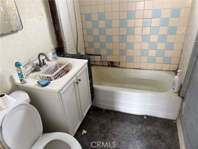 Image 6 of 9 For 2412 Gale  