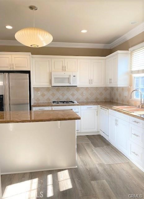 61 Meadow Valley, Irvine CA: https://media.crmls.org/medias/f897ad3c-a5be-4aec-9e68-c10021b23c19.jpg