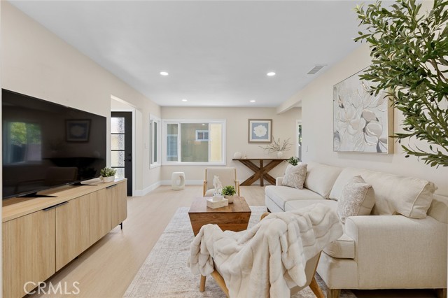 11091 Ranger Drive, Los Alamitos CA: https://media.crmls.org/medias/f897ed18-3ef1-4732-9817-7f7d6979a034.jpg