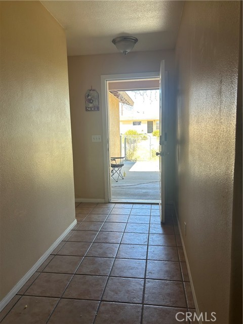 Detail Gallery Image 3 of 12 For 1301 W Willow, Ridgecrest,  CA 93555 - 3 Beds | 2 Baths