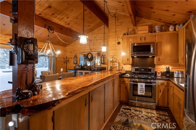 Detail Gallery Image 17 of 30 For 740 Cove Dr, Big Bear Lake,  CA 92315 - 3 Beds | 1/1 Baths