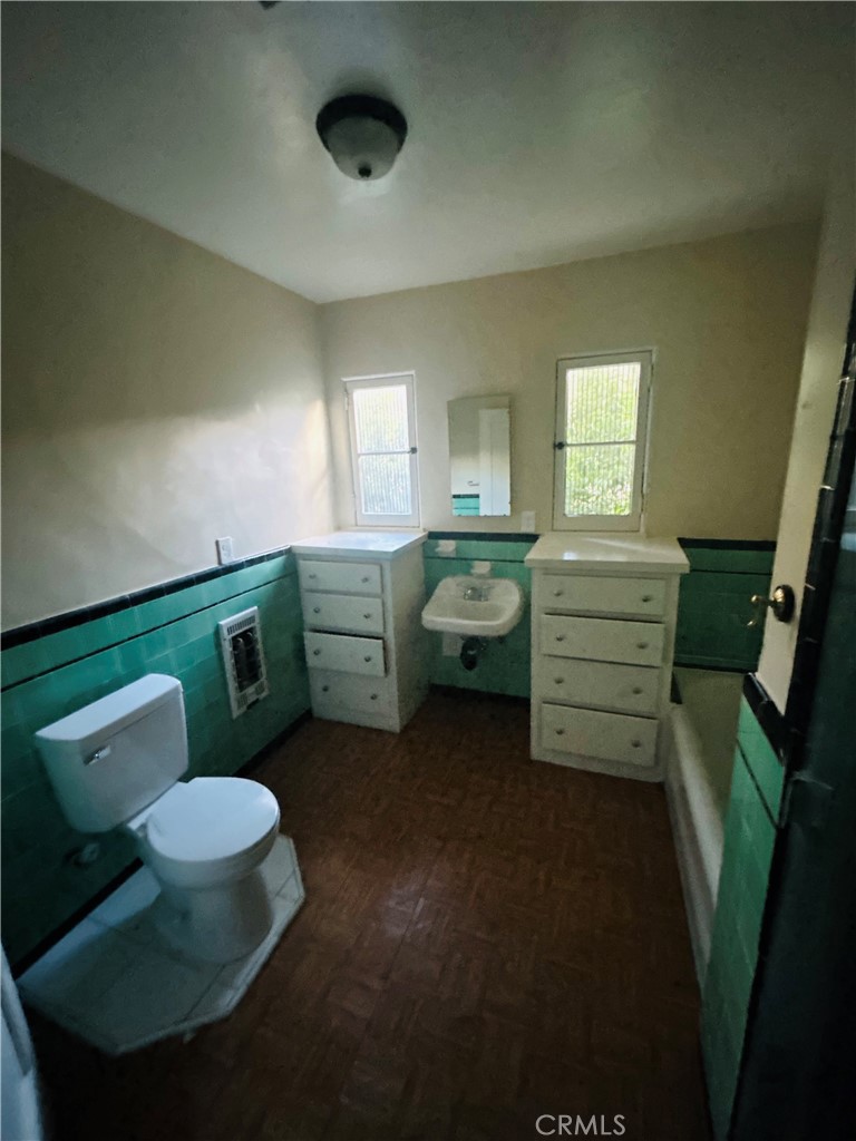 https://media.crmls.org/medias/f8998c03-035e-4168-8039-b419e915329a.jpg?preset=X-Large