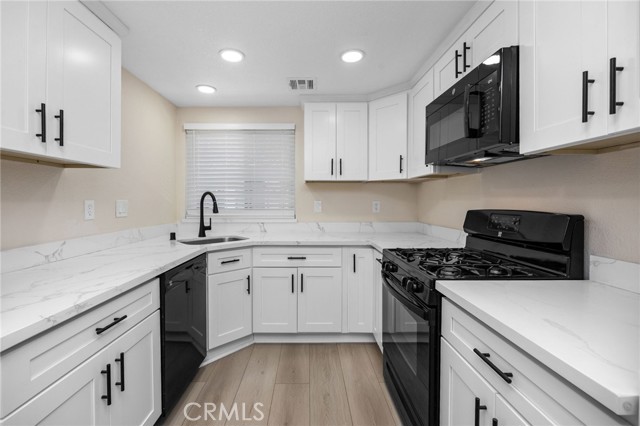 Detail Gallery Image 10 of 50 For 8347 Grenoble St #9,  Sunland,  CA 91040 - 2 Beds | 2/1 Baths