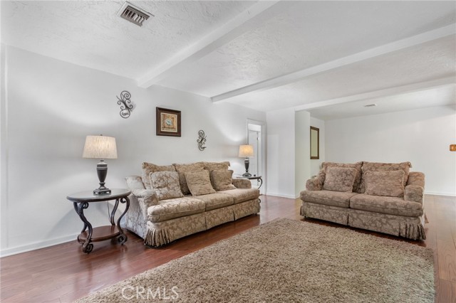 Detail Gallery Image 10 of 35 For 9340 Burnet Ave, North Hills,  CA 91343 - 5 Beds | 2/1 Baths