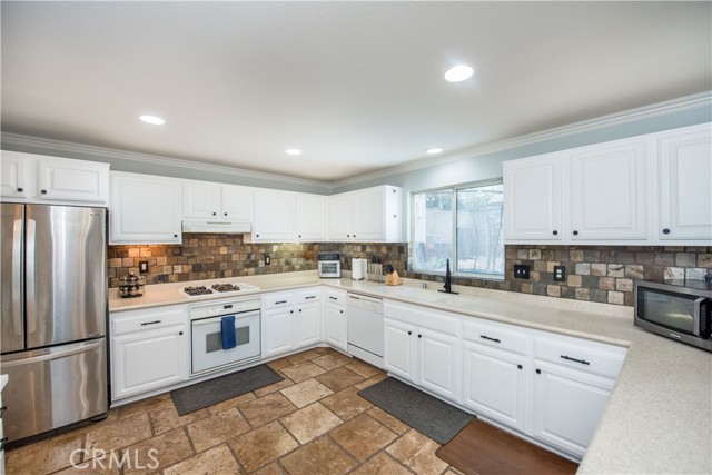 3498 Birchleaf Drive, Corona CA: https://media.crmls.org/medias/f89a40de-88d5-47ab-a6fd-73cee8cf6b69.jpg