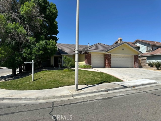 Detail Gallery Image 1 of 19 For 1715 Lake Way, Lancaster,  CA 93534 - 5 Beds | 2/1 Baths