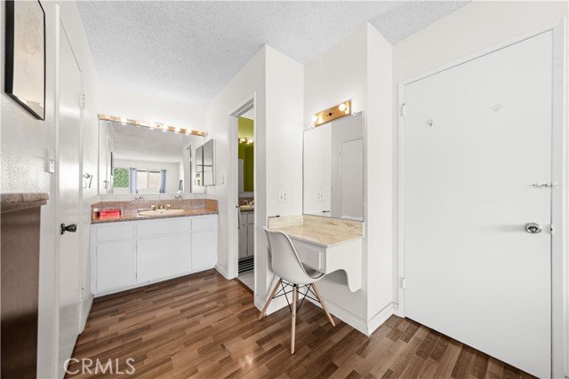 Image 20 of 30 For 402 Alhambra Avenue H