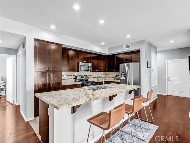 Detail Gallery Image 2 of 26 For 12922 Union #302,  Hawthorne,  CA 90250 - 2 Beds | 2 Baths