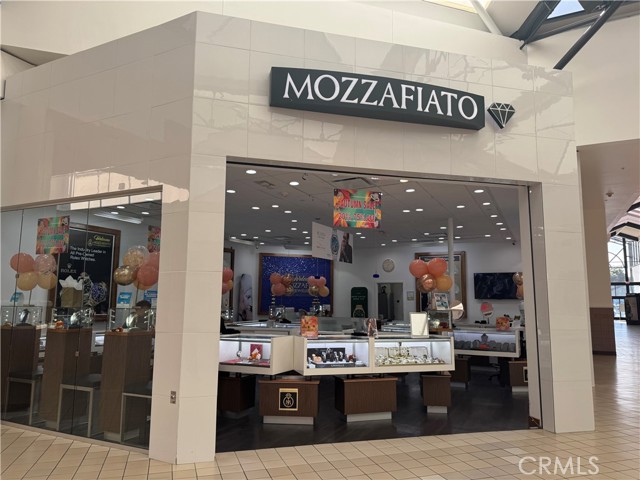 217 Stonewood Street, Downey CA: https://media.crmls.org/medias/f89d3c09-9d30-4824-ac42-f2f84ca6459c.jpg