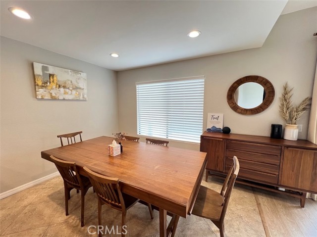 Detail Gallery Image 14 of 31 For 904 Whitewater Dr #6,  Fullerton,  CA 92833 - 2 Beds | 2/1 Baths