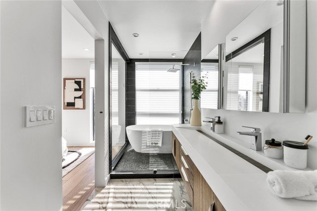 Detail Gallery Image 19 of 27 For 11341 Pearl St, Los Angeles,  CA 90064 - 4 Beds | 4/1 Baths