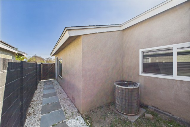 3647 W Myra Avenue, Anaheim CA: https://media.crmls.org/medias/f89dc9fa-b2ce-4d0f-bb46-b56368a6197b.jpg