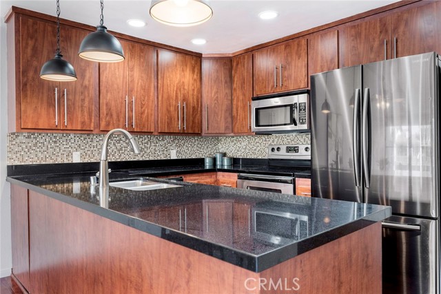 Detail Gallery Image 5 of 22 For 9331 Marina Pacifica Dr N, Long Beach,  CA 90803 - 1 Beds | 1 Baths