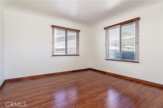 Detail Gallery Image 12 of 24 For 6909 Peach Ave, Van Nuys,  CA 91406 - 4 Beds | 2 Baths