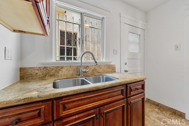 234 Lime Avenue, Long Beach CA: https://media.crmls.org/medias/f89f962d-1a65-4a6a-a855-3edbb14d0322.jpg