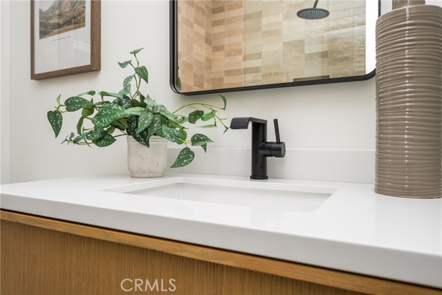5161 E 27th Street, Long Beach CA: https://media.crmls.org/medias/f8a02f49-9253-43fe-99bf-6992fddb6a5f.jpg
