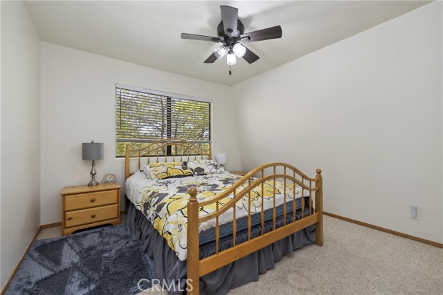 39325 Lodge Road, Fawnskin CA: https://media.crmls.org/medias/f8a05670-98ae-4196-a725-b1c5dfa4950e.jpg