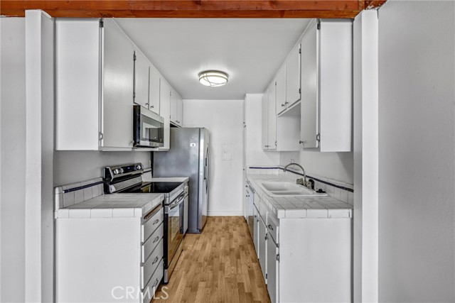 Detail Gallery Image 9 of 35 For 5460 White Oak Ave #E319,  Encino,  CA 91316 - 1 Beds | 1/1 Baths