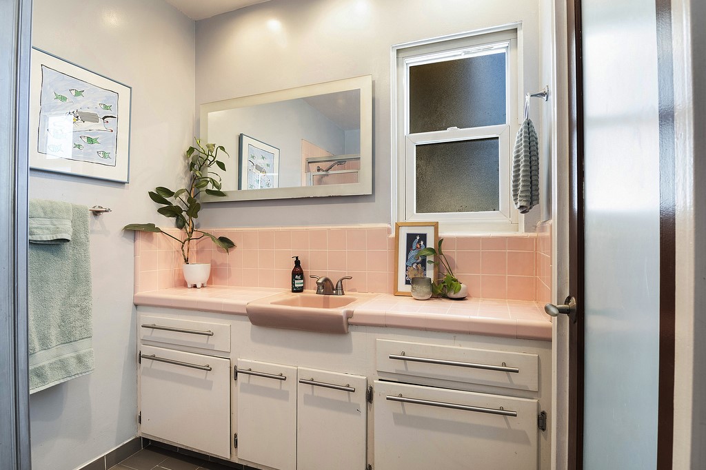 Detail Gallery Image 11 of 32 For 1261 E 1st St #10,  Long Beach,  CA 90802 - 2 Beds | 2 Baths