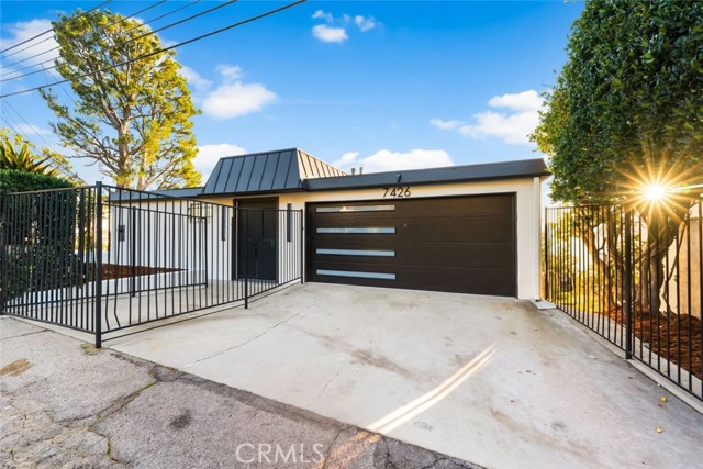 Detail Gallery Image 57 of 75 For 7426 Mulholland Dr, Los Angeles,  CA 90046 - 2 Beds | 2 Baths