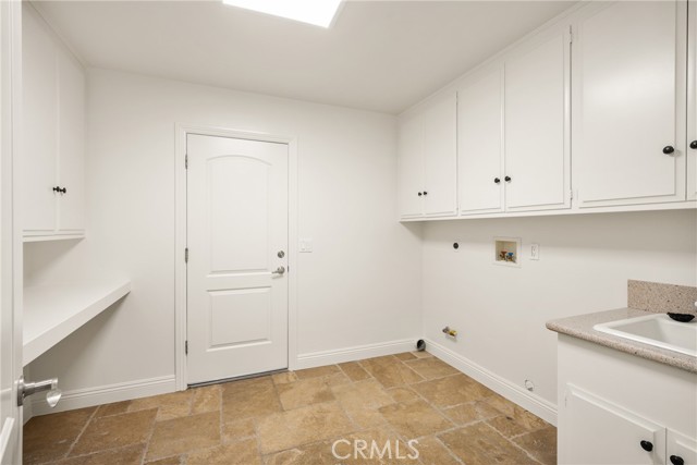 Detail Gallery Image 27 of 49 For 19001 Castlegate Ln, North Tustin,  CA 92705 - 4 Beds | 3/1 Baths