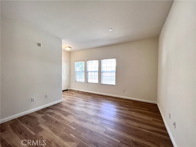 Detail Gallery Image 4 of 25 For 16558 Paine St #7,  Fontana,  CA 92336 - 3 Beds | 2/1 Baths