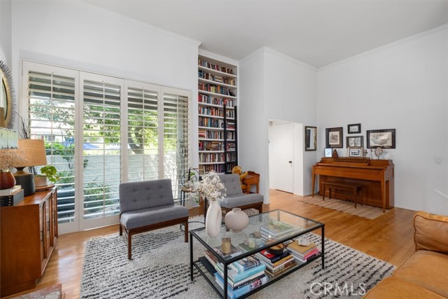 Detail Gallery Image 4 of 33 For 4185 Colfax Ave #D,  Studio City,  CA 91604 - 3 Beds | 3 Baths