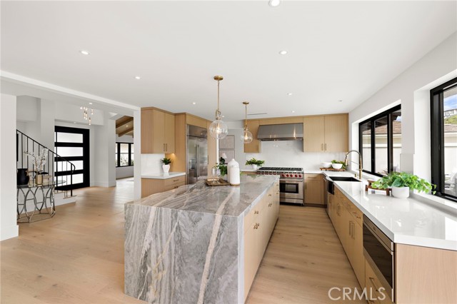 Detail Gallery Image 16 of 44 For 6 Monterey Cir, Corona Del Mar,  CA 92625 - 6 Beds | 4 Baths