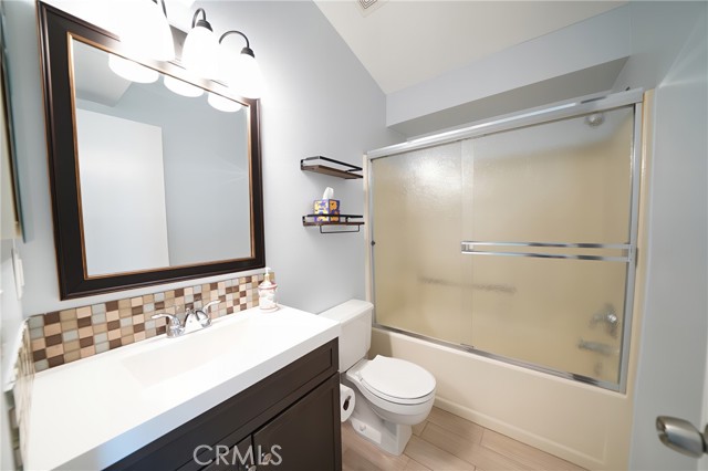 28321 Evergreen Lane, Saugus CA: https://media.crmls.org/medias/f8a365f2-7981-4871-ab8a-7c0c4372063e.jpg