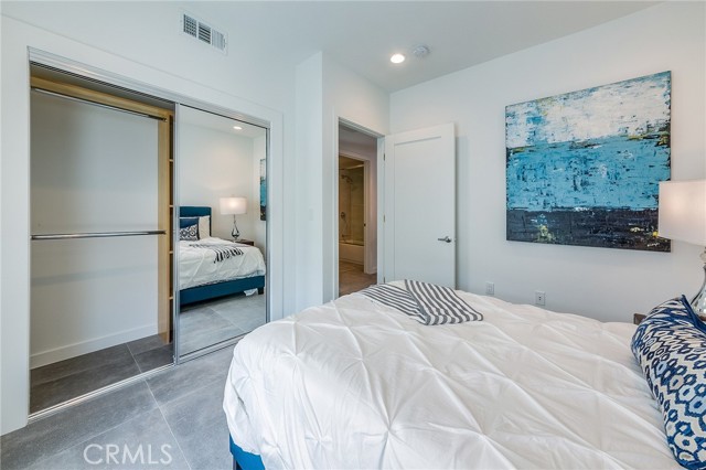 Detail Gallery Image 11 of 19 For 214 Westmoreland #6,  Los Angeles,  CA 90004 - 3 Beds | 2 Baths