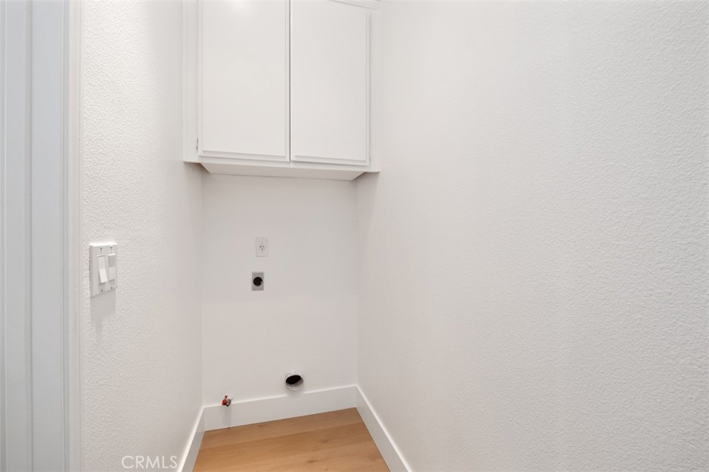 https://media.crmls.org/medias/f8a5198c-9e14-4769-bf46-d1cb0e4d0fd3.jpg?preset=X-Large