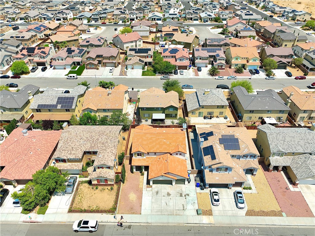 https://media.crmls.org/medias/f8a5f911-6b42-491a-b8e8-15cadf1df098.jpg?preset=X-Large