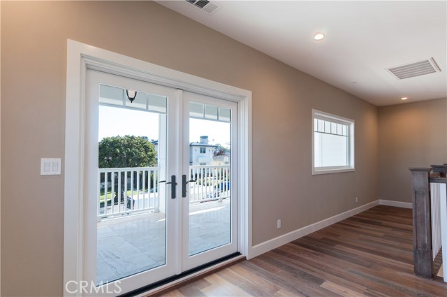 1401 Lynngrove Drive, Manhattan Beach, California 90266, 5 Bedrooms Bedrooms, ,5 BathroomsBathrooms,Residential,Sold,Lynngrove,SB17035435