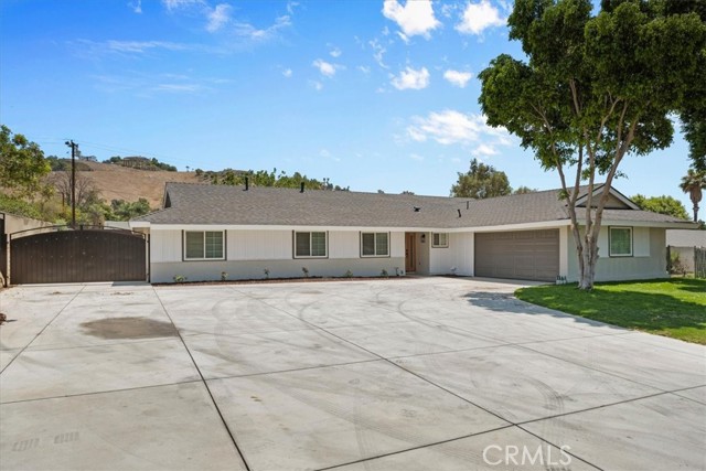 7670 Lakeside Drive, Jurupa Valley CA: https://media.crmls.org/medias/f8a77941-d5d3-46cc-9322-9c085d76f56d.jpg