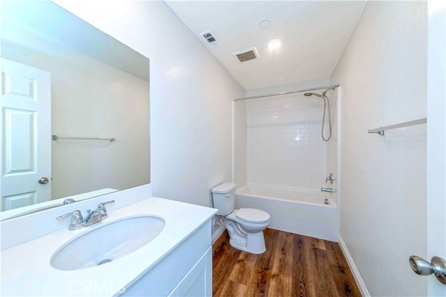 9795 Ardisia Street, Riverside CA: https://media.crmls.org/medias/f8a79089-a117-4e5a-a543-6059bae93a08.jpg