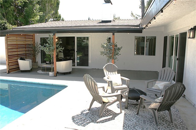 4701 Deseret Drive, Woodland Hills CA: https://media.crmls.org/medias/f8a7d7c4-0afd-491f-9b28-e0c802a03481.jpg